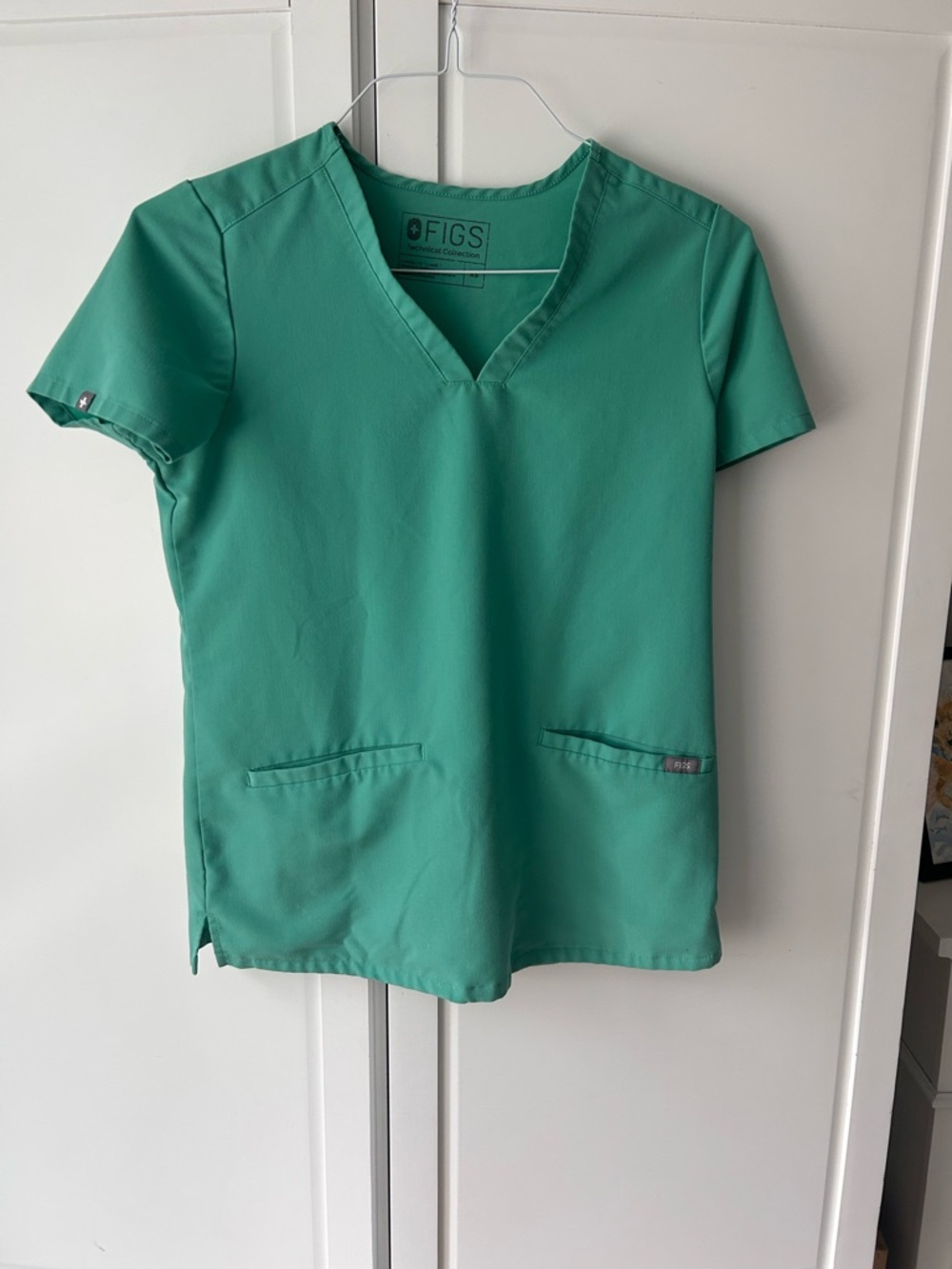 Figs Women's V-Neck Scrub Top in Teal Green